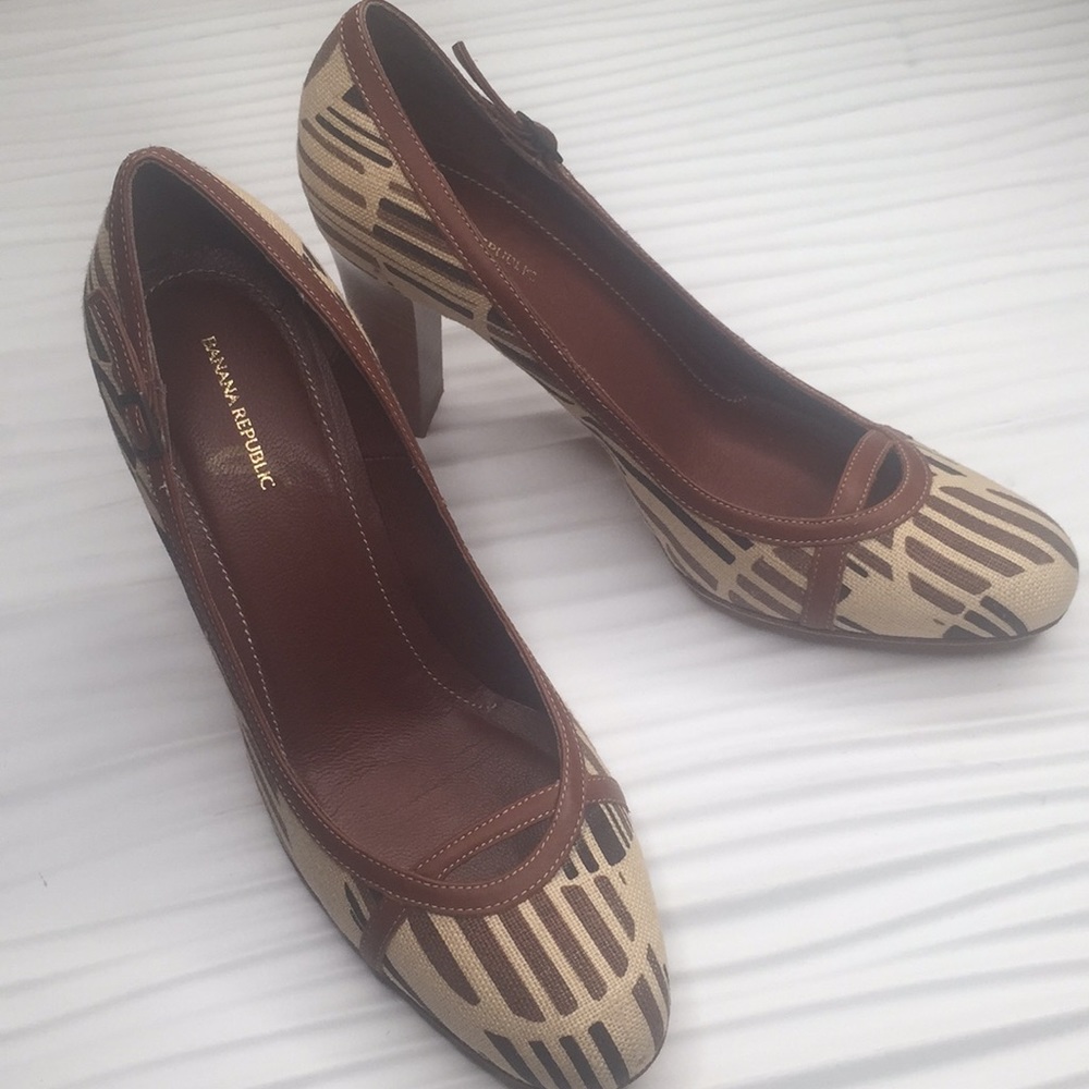 Banana Republic Pumps/High Heels size 9